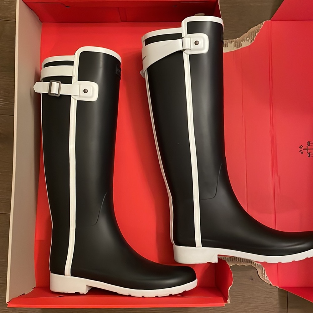 Women’s Navy & White Hunter Boots - Picture 4 of 5